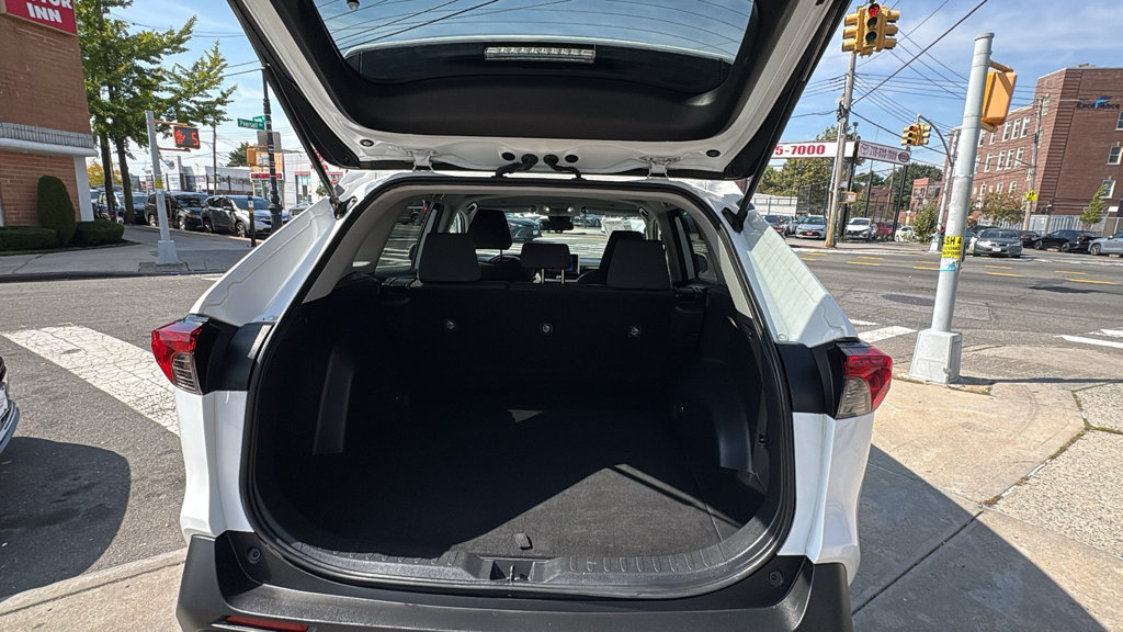Used 2024 Toyota RAV4 XLE FWD image 31