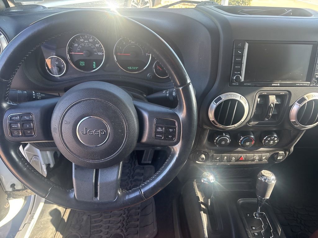 Used 2018 Jeep Wrangler Unlimited Sahara w/ Connectivity Group image 9