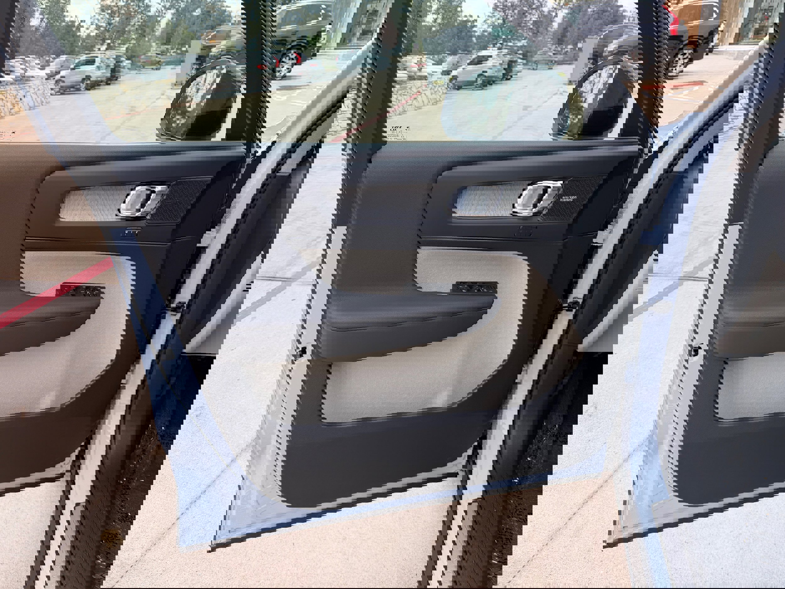 New 2026 Volvo XC40 B4 Plus w/ Protection Package Premier FWD image 18