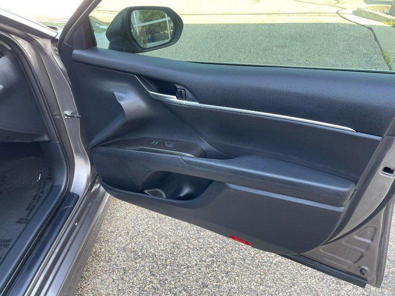 Used 2024 Toyota Camry SE image 11