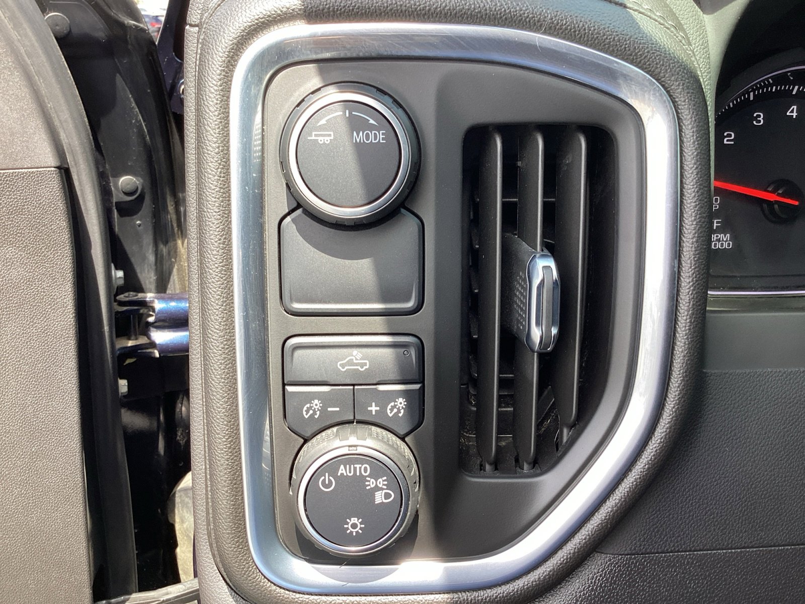 Used 2022 Chevrolet Silverado 1500 LT RWD image 30