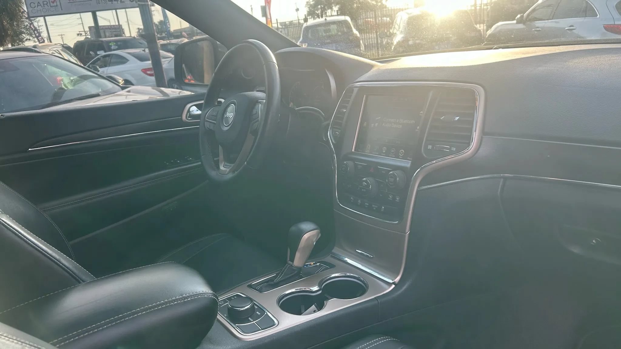 Used 2017 Jeep Grand Cherokee Limited AWD/4WD image 13
