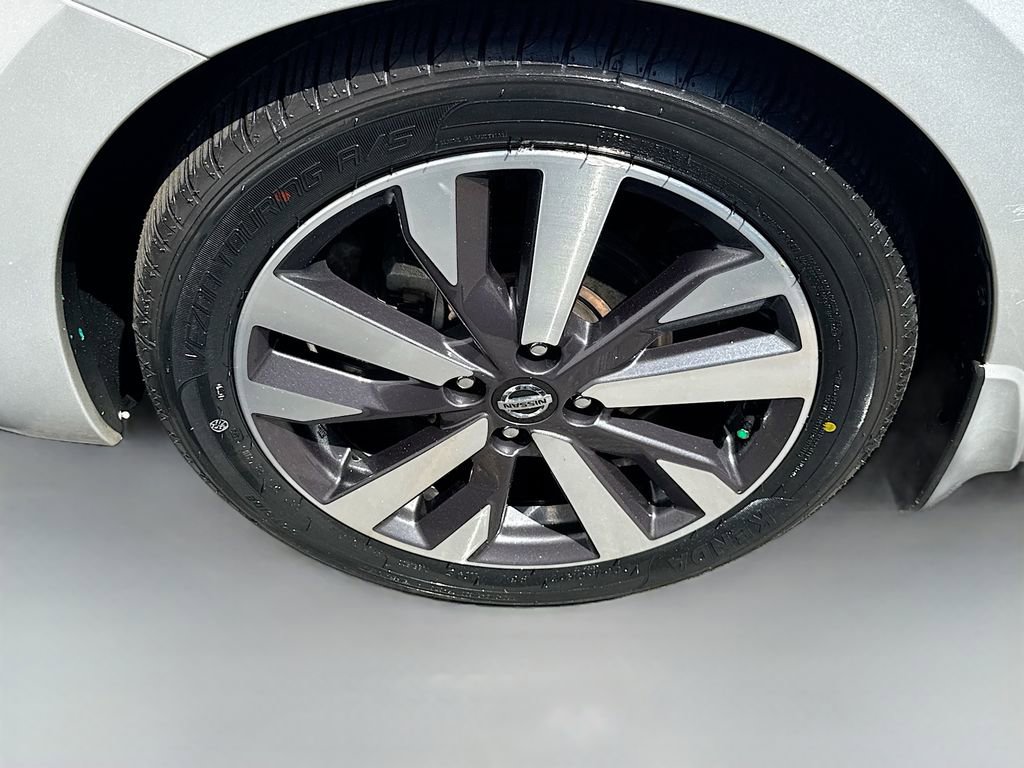 Used 2021 Nissan Versa SR w/ Convenience Package FWD image 24
