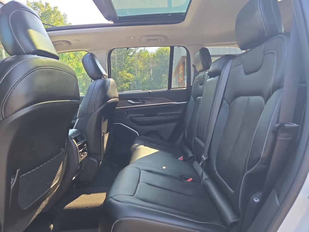 Used 2023 Jeep Grand Cherokee 30th Anniversary AWD/4WD image 36