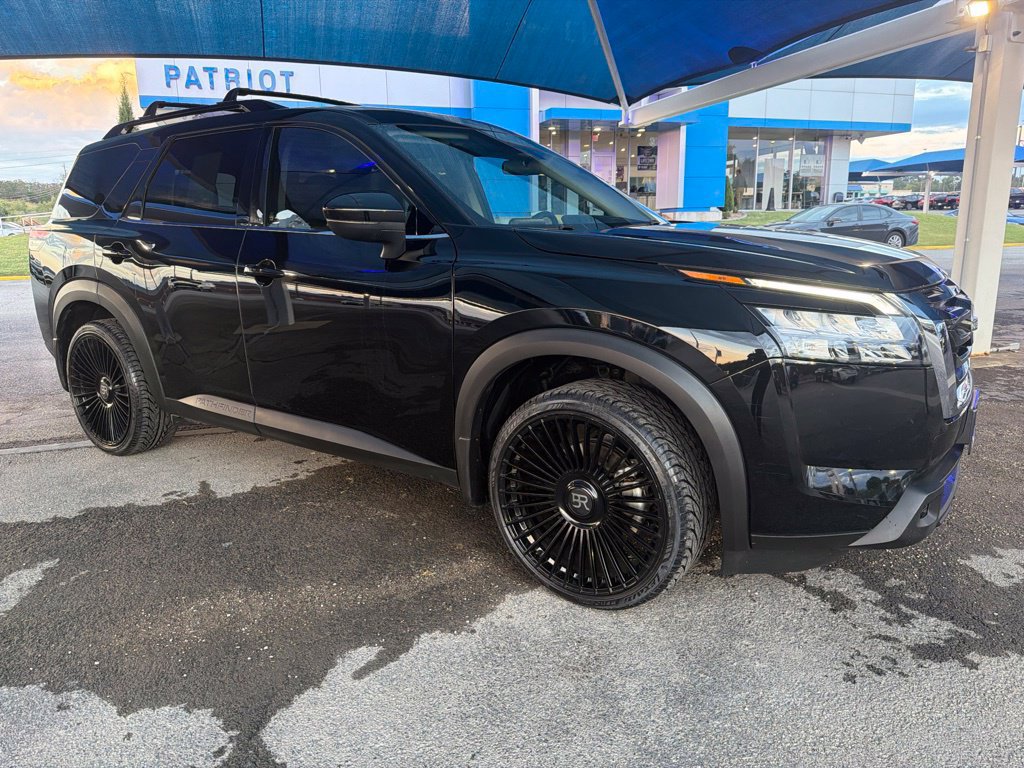 Used 2024 Nissan Pathfinder SV FWD image 1