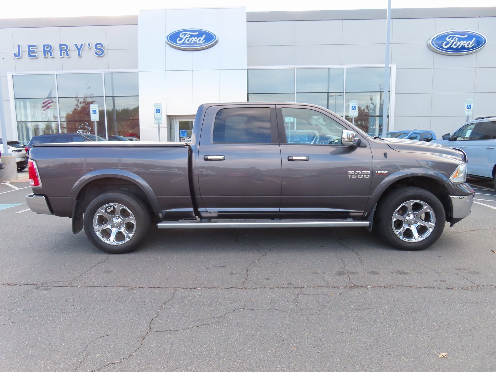 Used 2014 RAM 1500 Laramie w/ Convenience Group image 4