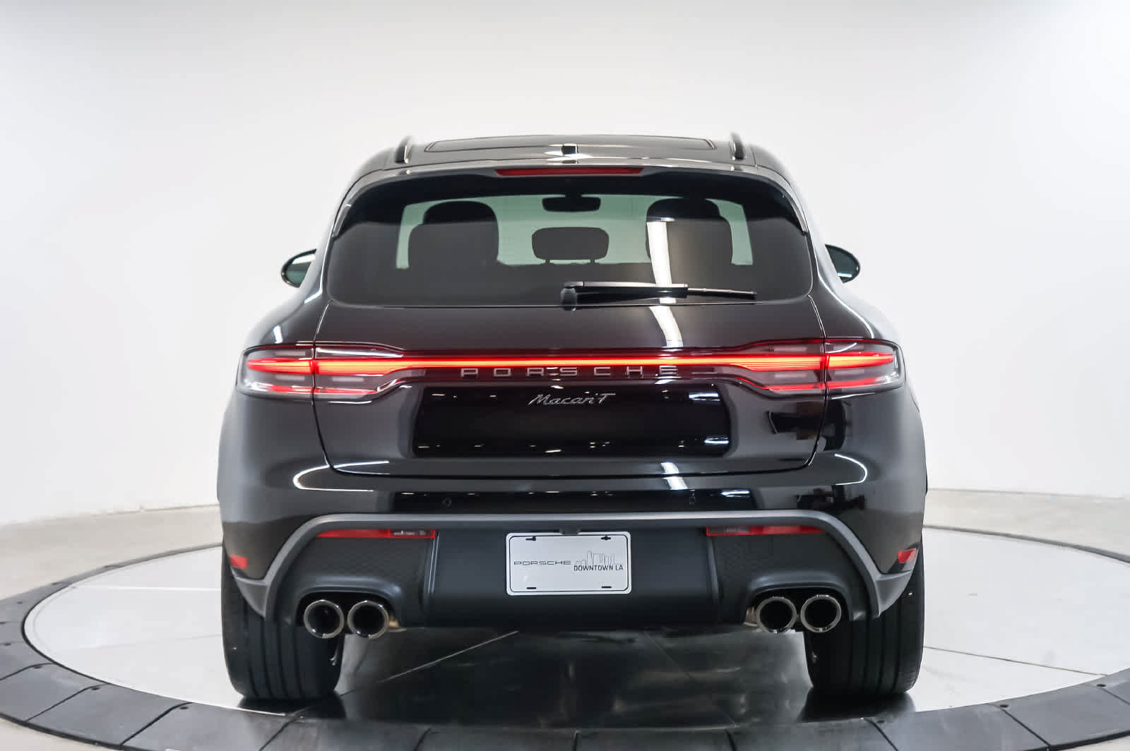 Certified 2026 Porsche Macan Turbo AWD/4WD image 9