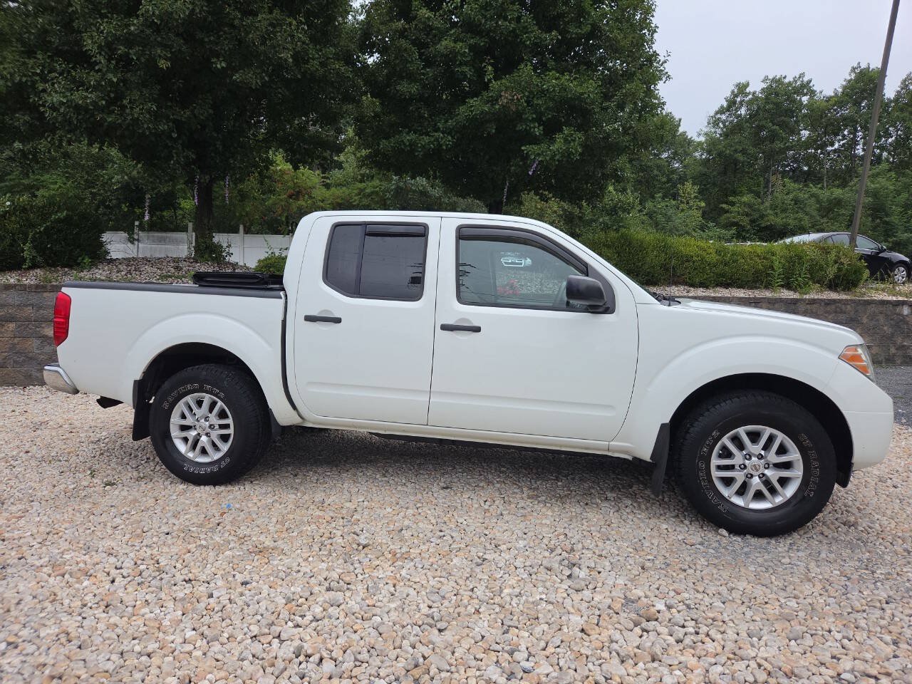 Used 2015 Nissan Frontier SV AWD/4WD image 7