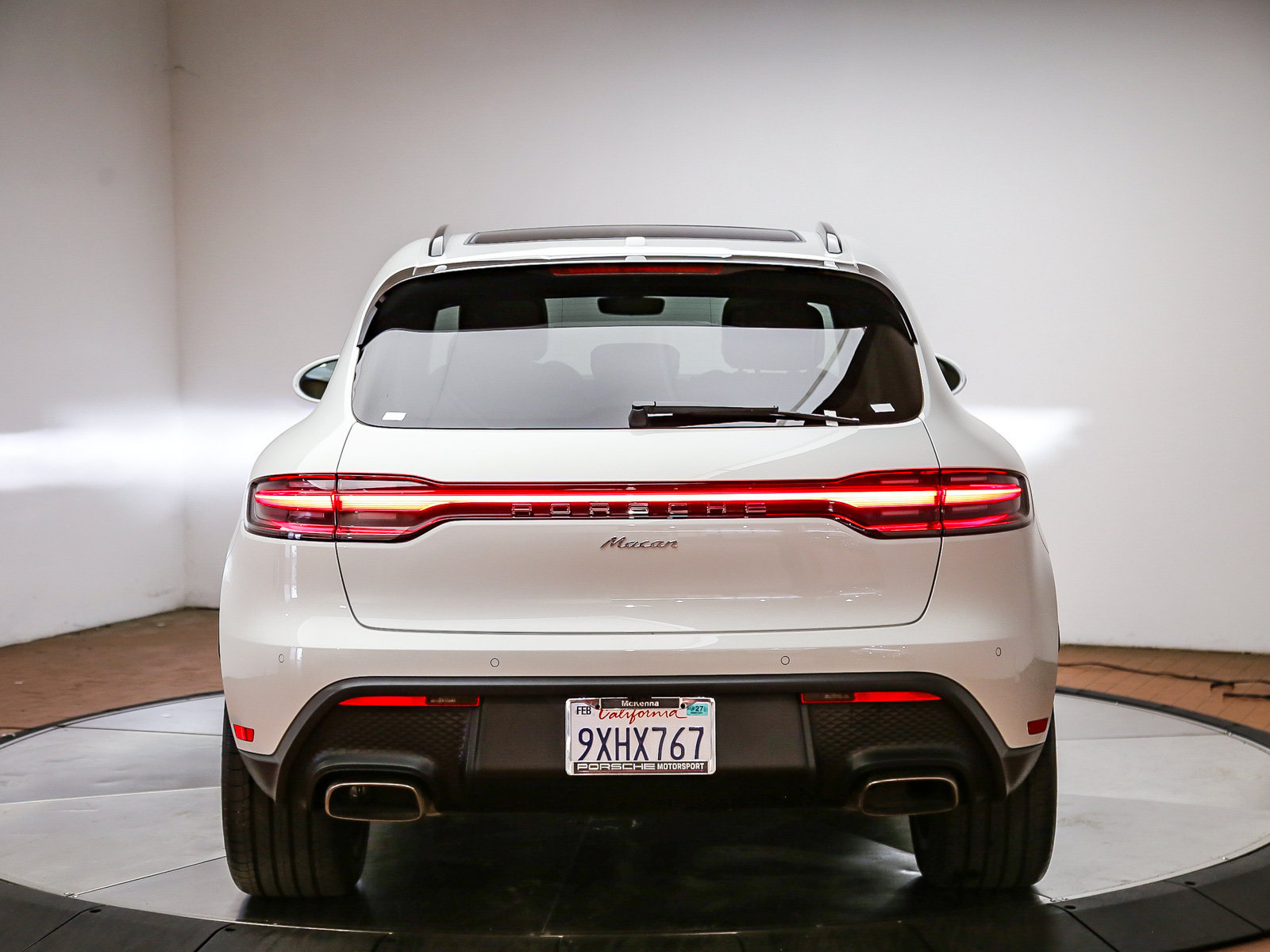 Certified 2026 Porsche Macan AWD/4WD image 7