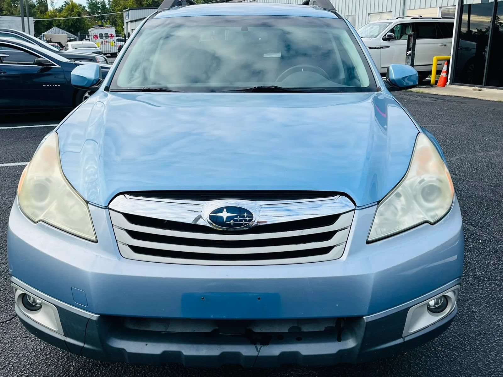 Used 2011 Subaru Outback 2.5i Premium AWD/4WD image 2