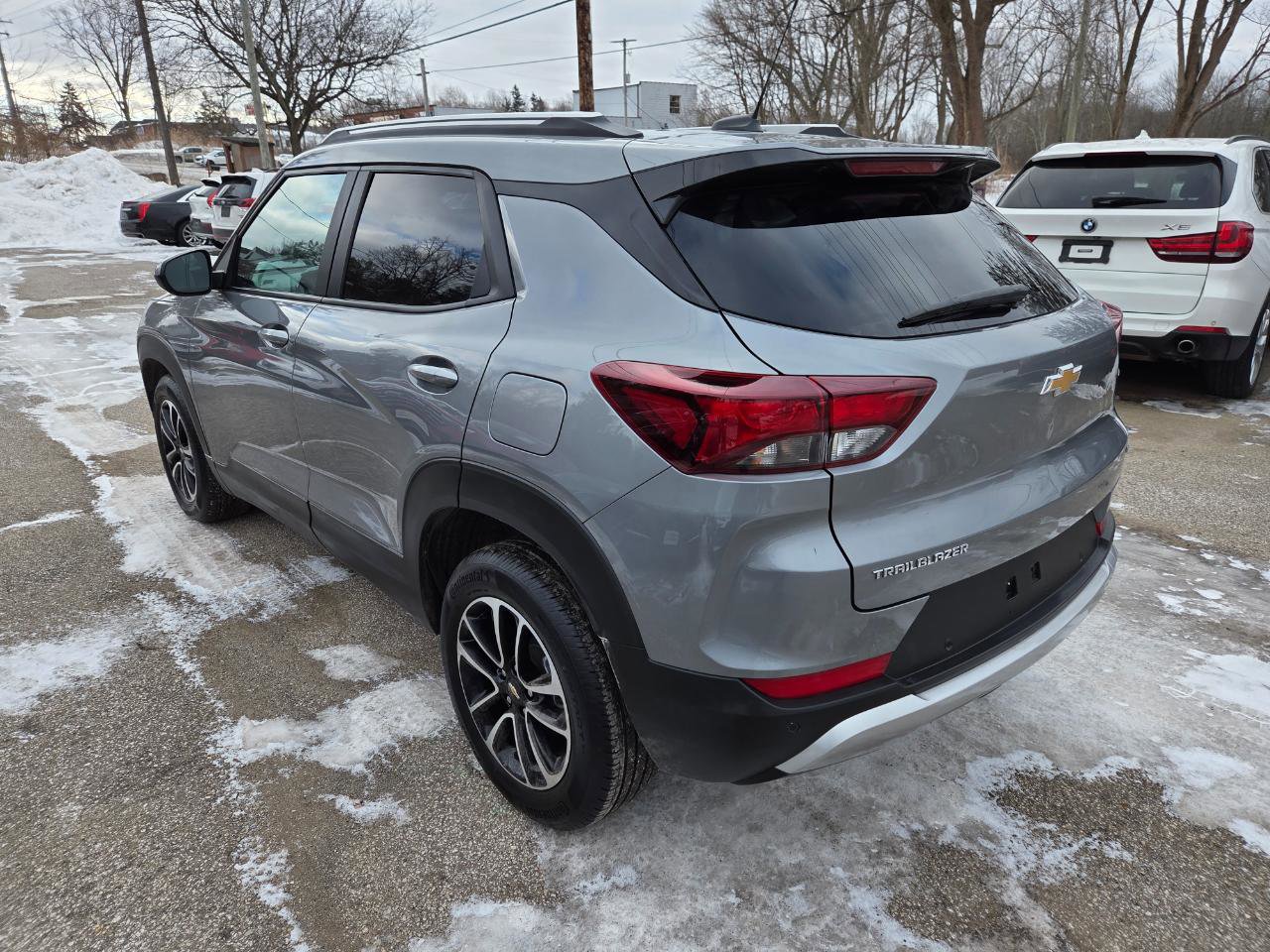 Used 2025 Chevrolet TrailBlazer LT w/ LT Cold Weather Package FWD image 9