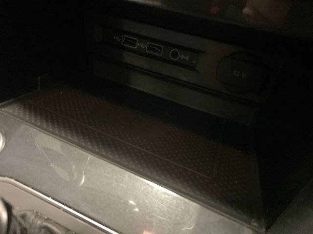 Used 2020 Volkswagen Tiguan SE image 28