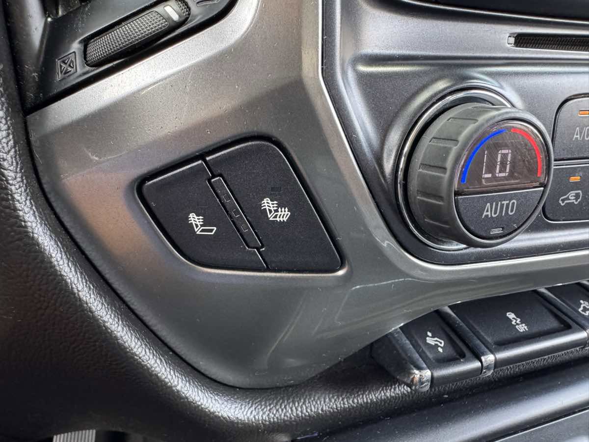 Used 2018 Chevrolet Silverado 1500 LT w/ All Star Edition AWD/4WD image 32