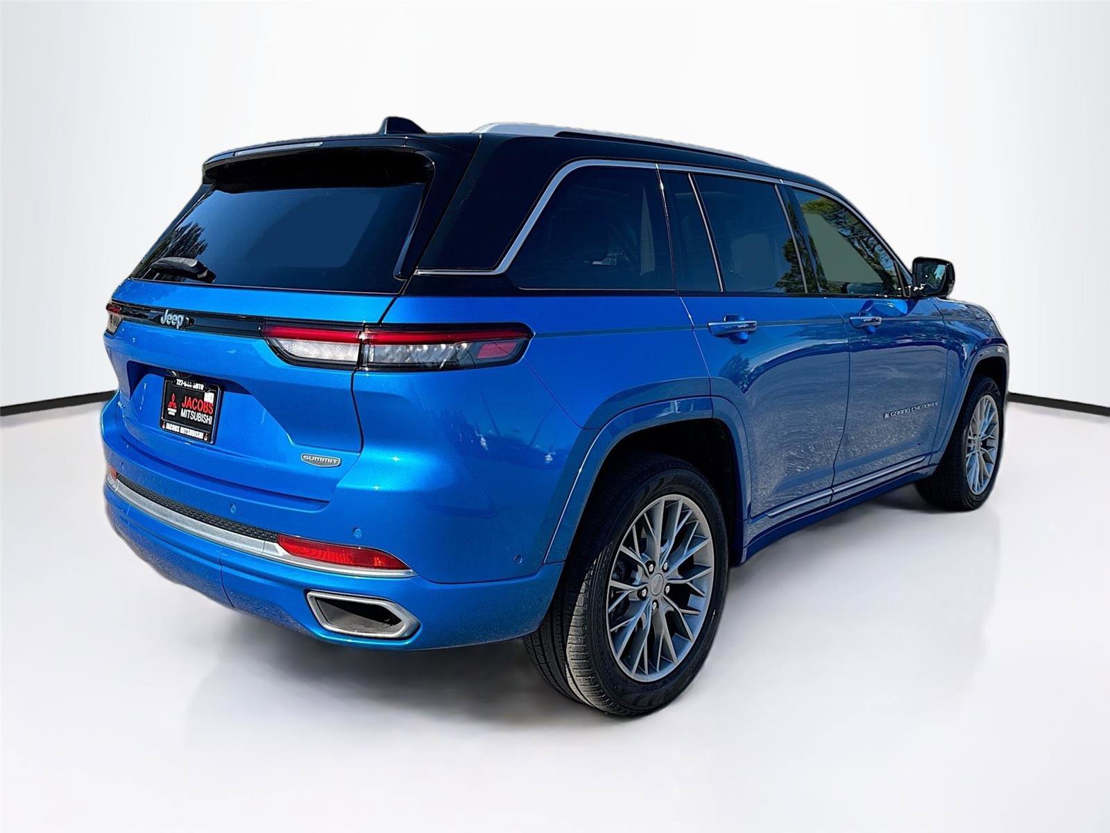 Used 2022 Jeep Grand Cherokee Summit image 7