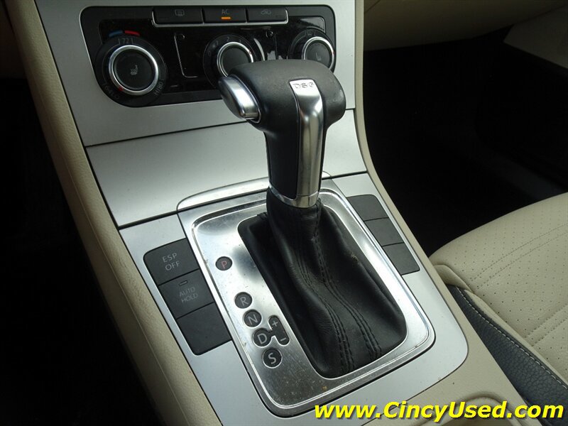 Used 2010 Volkswagen CC Sport FWD image 18