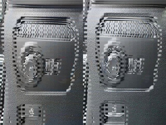 New 2025 Jeep Wagoneer L Series III w/ Premium Group I image 14