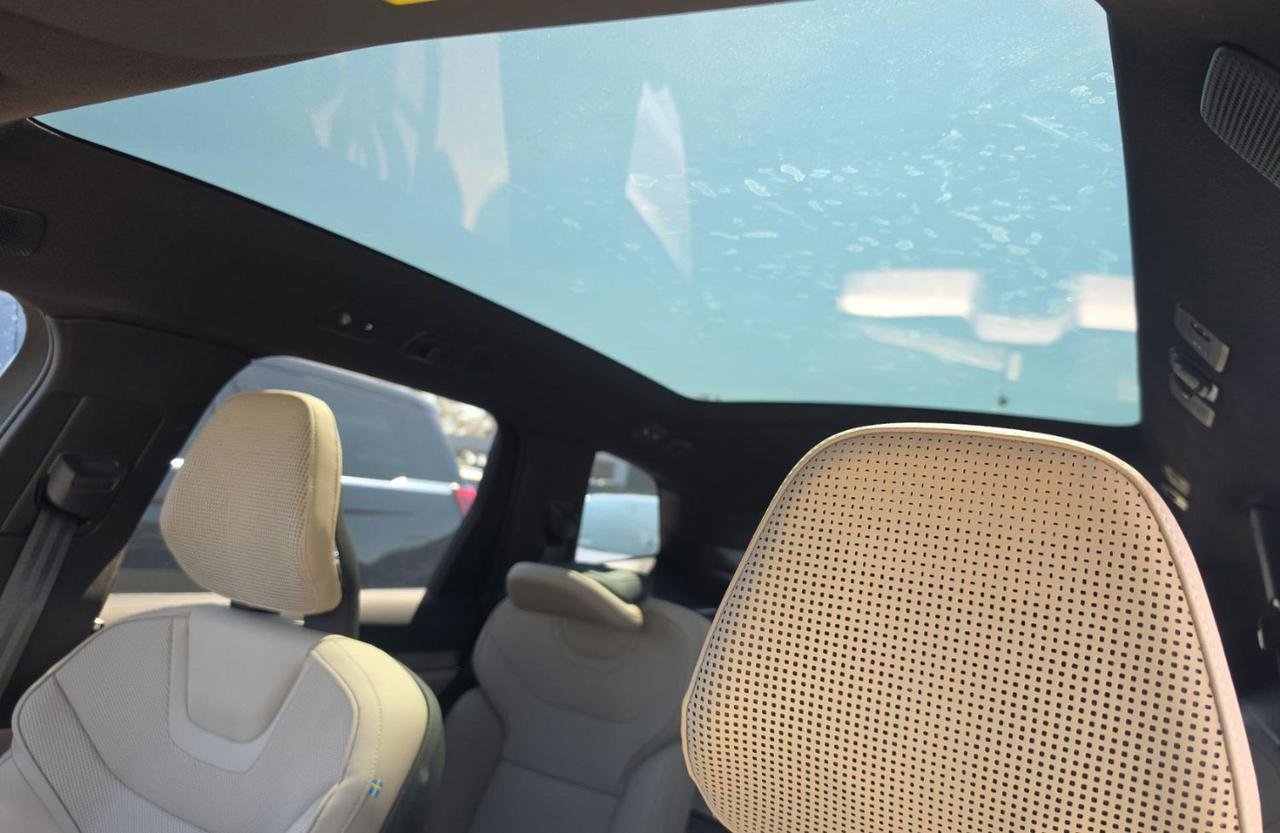 Used 2025 Volvo EX90 Ultra AWD/4WD image 10