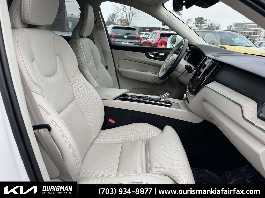 Used 2022 Volvo XC60 T8 Inscription w/ Advanced Package image 32