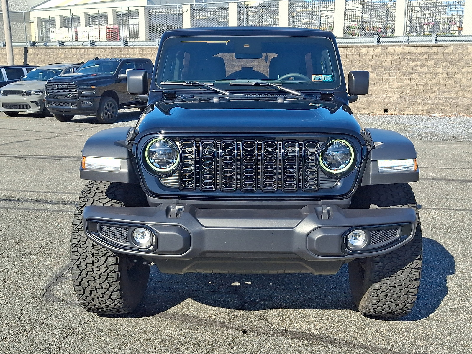 Used 2025 Jeep Wrangler Unlimited Sport AWD/4WD image 2