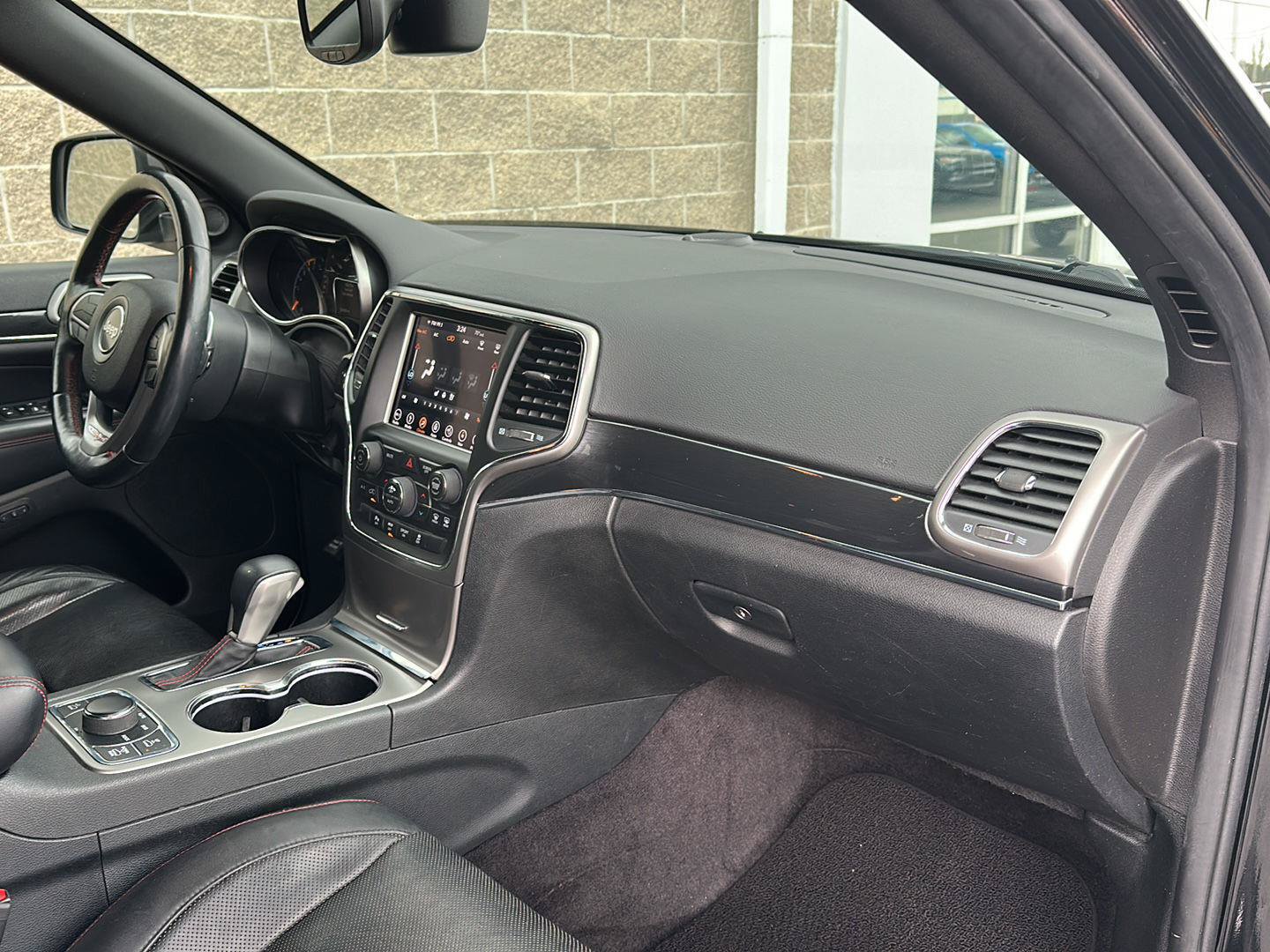 Used 2018 Jeep Grand Cherokee Trailhawk w/ Trailhawk Luxury Group AWD/4WD image 19