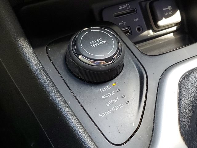 Used 2015 Jeep Cherokee Latitude AWD/4WD image 19