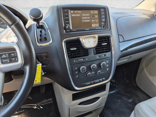 Used 2015 Chrysler Town & Country LX FWD image 14