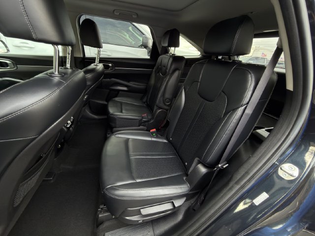 Used 2023 Kia Sorento EX w/ Panoramic Sunroof Package FWD image 28