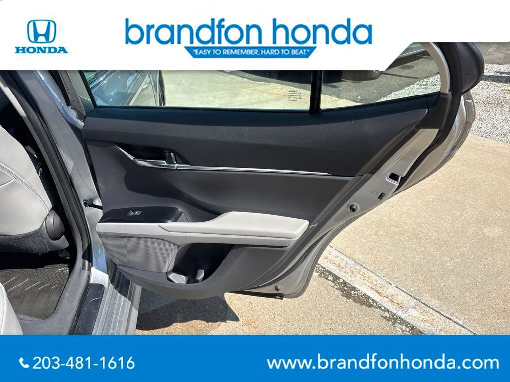 Used 2020 Toyota Camry SE FWD image 9