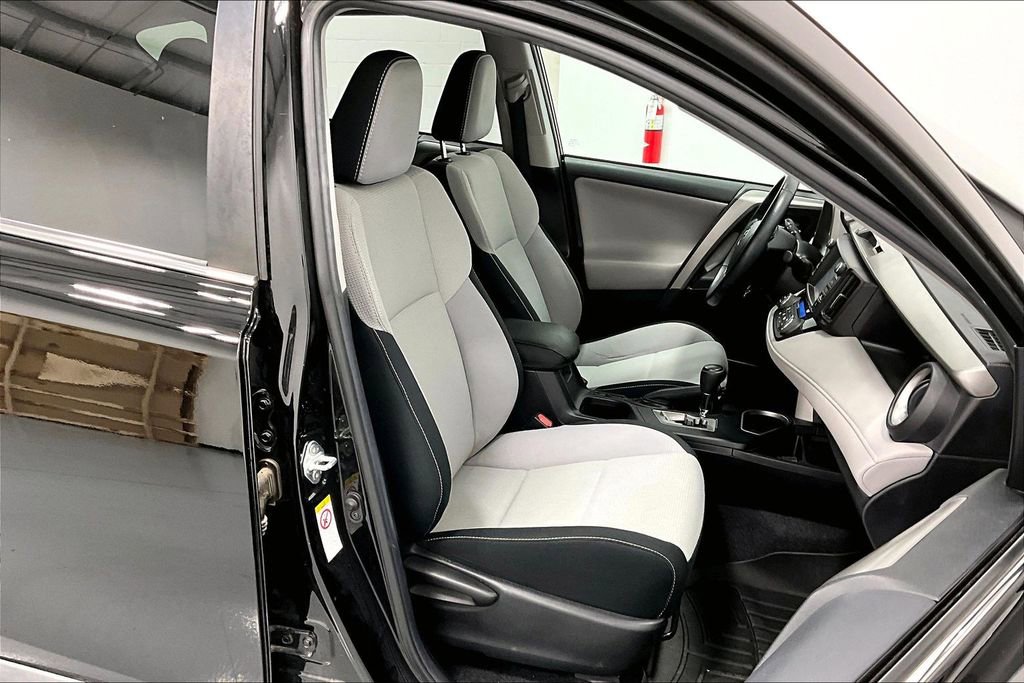 Used 2018 Toyota RAV4 XLE image 10