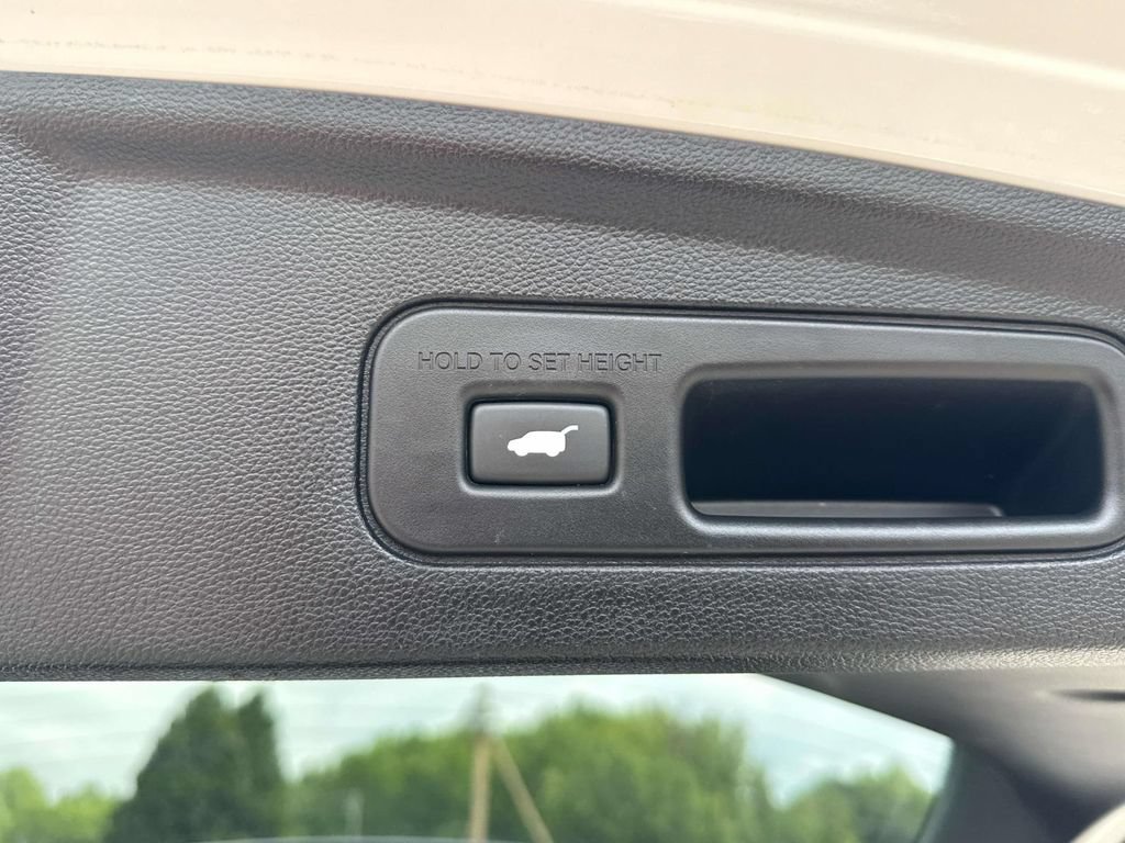 Used 2022 Acura MDX w/ Technology Package AWD/4WD image 13
