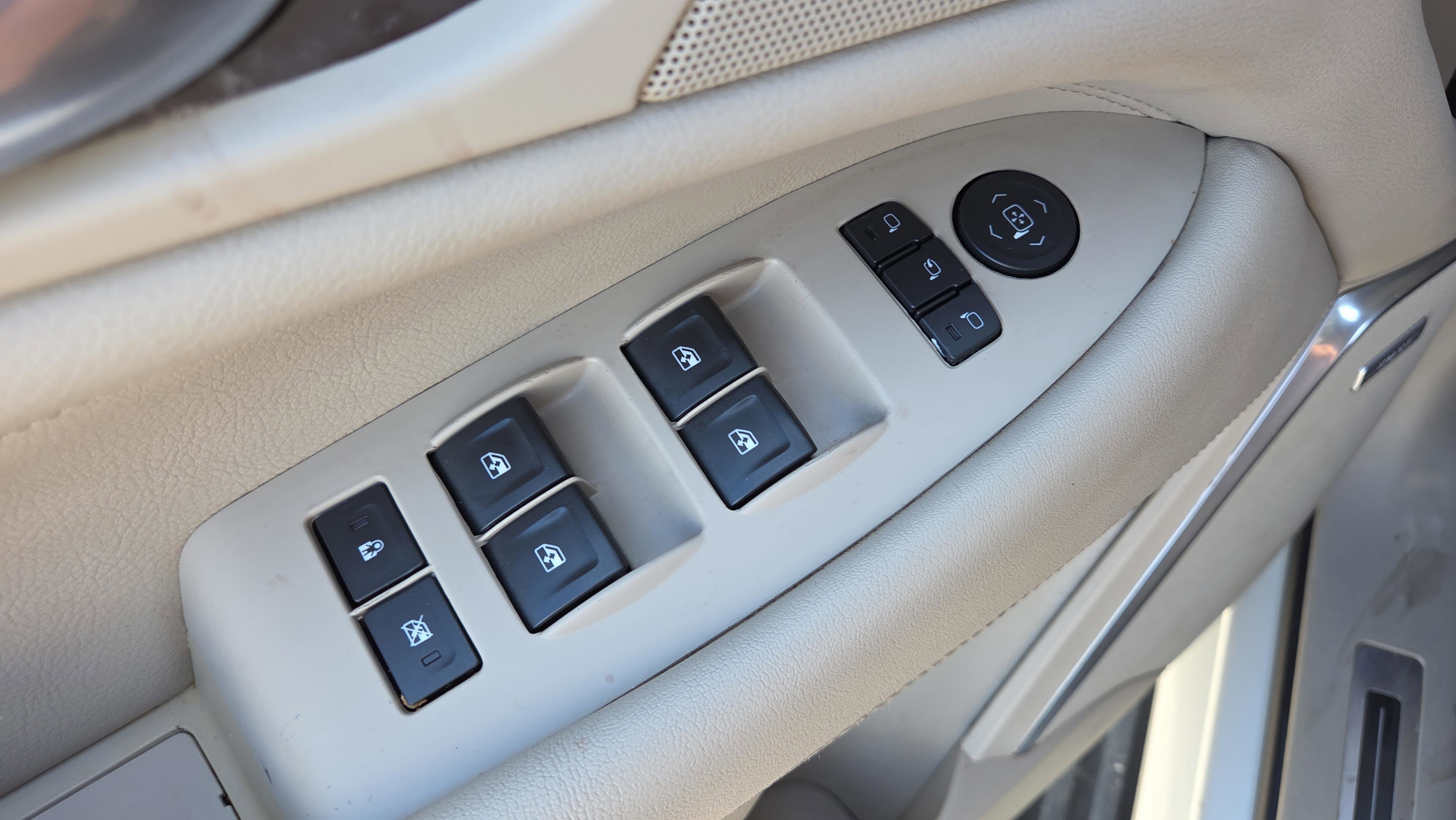 Used 2015 Cadillac Escalade Luxury image 32