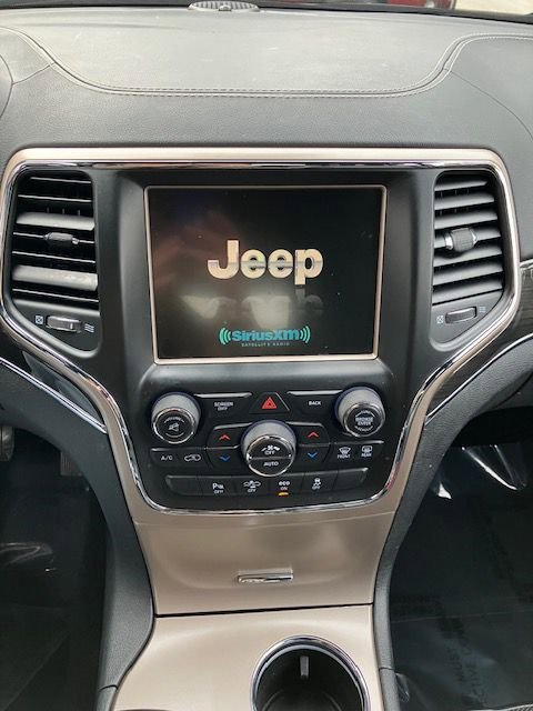 Used 2014 Jeep Grand Cherokee Overland w/ Advanced Technology Group image 17