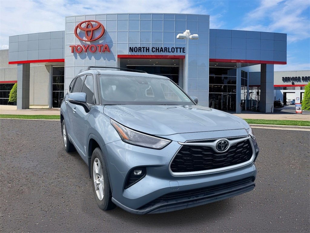 Used 2022 Toyota Highlander LE