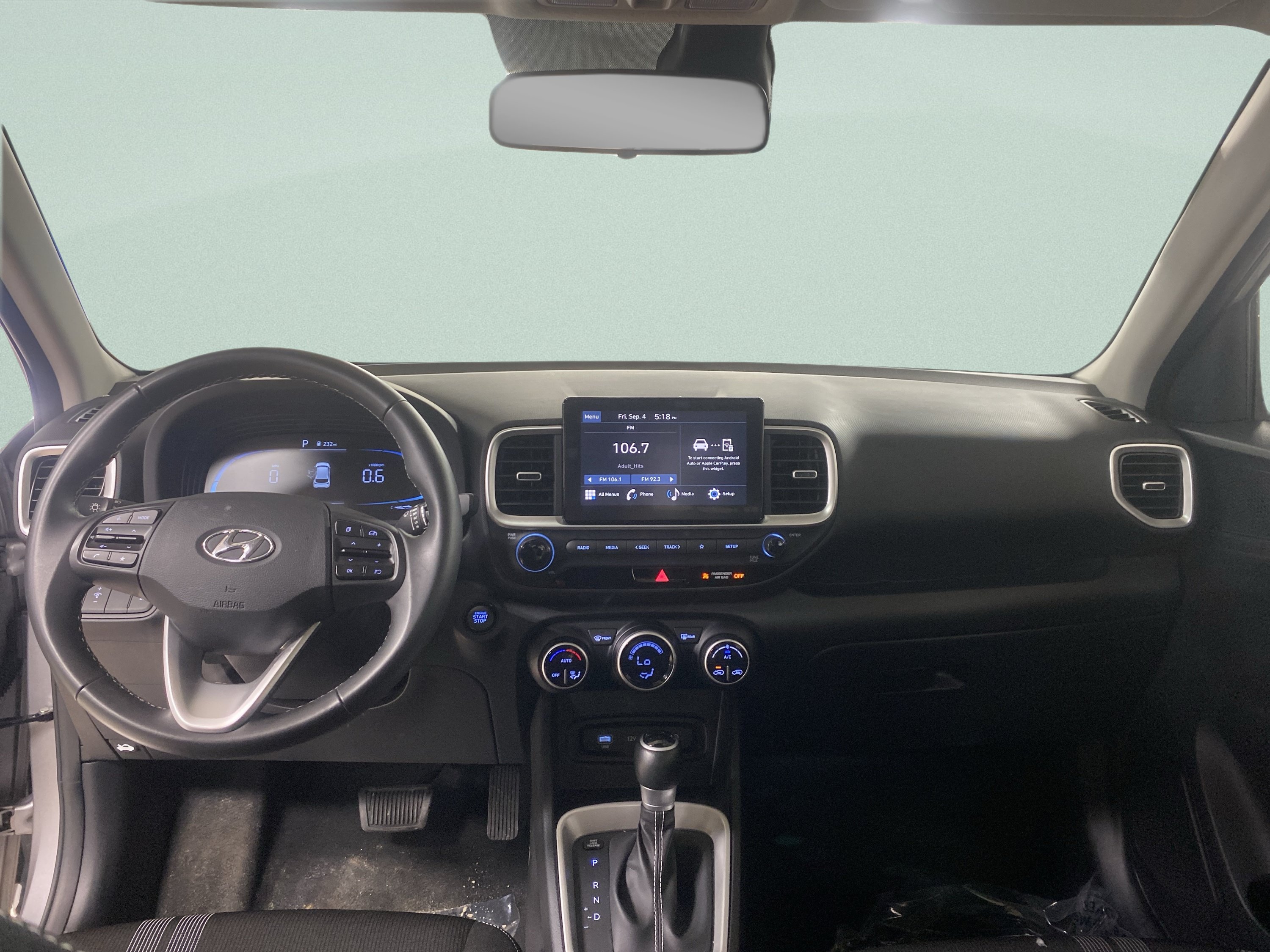 Used 2025 Hyundai Venue SEL FWD image 16