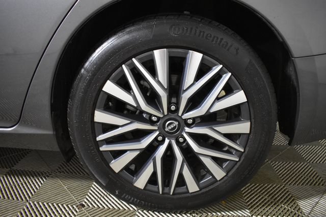 Used 2025 Nissan Altima 2.5 SV FWD image 39