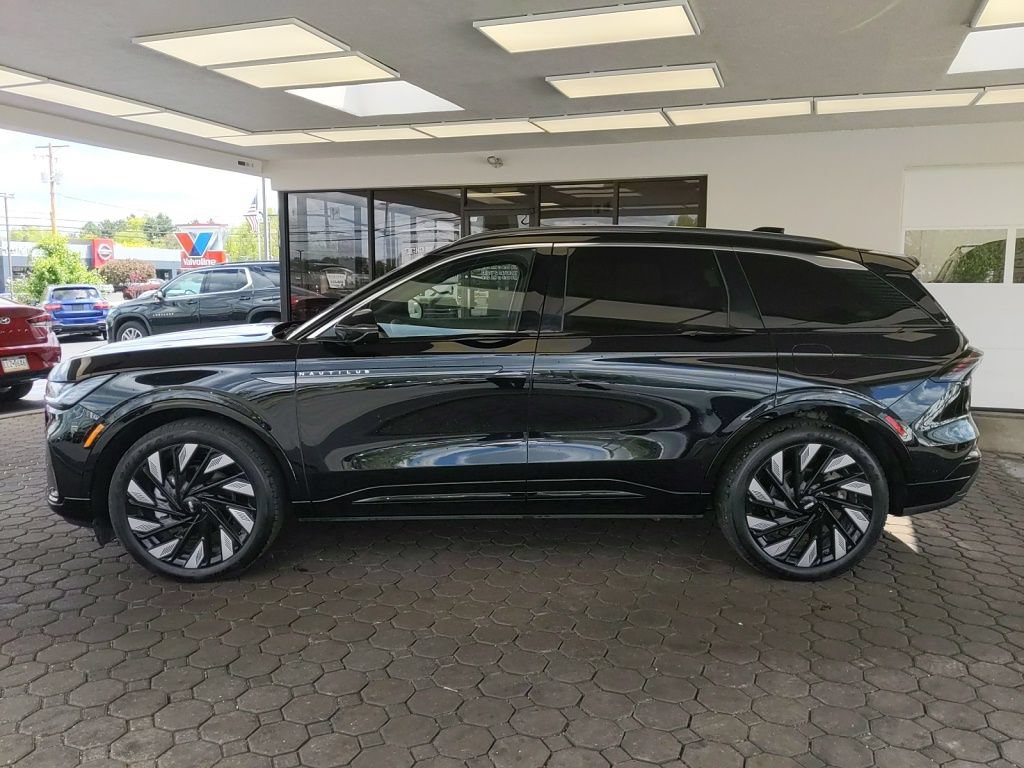 Certified 2025 Lincoln Nautilus Black Label w/ Jet Appearance Package AWD/4WD image 9
