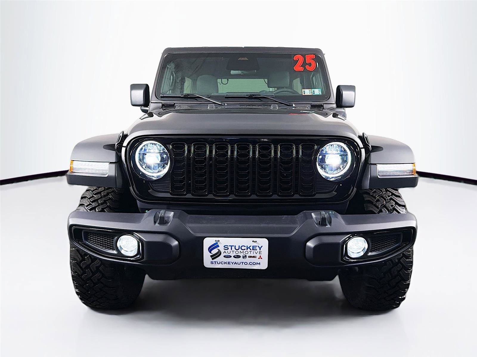 Used 2025 Jeep Wrangler Willys image 2