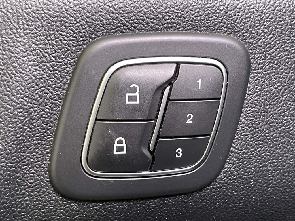 Used 2020 Ford Escape Titanium AWD/4WD image 30