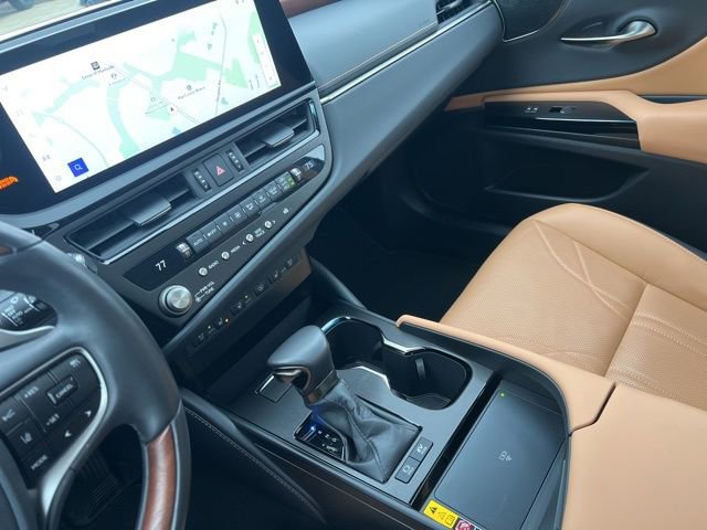 Used 2025 Lexus ES 300h Ultra Luxury image 21