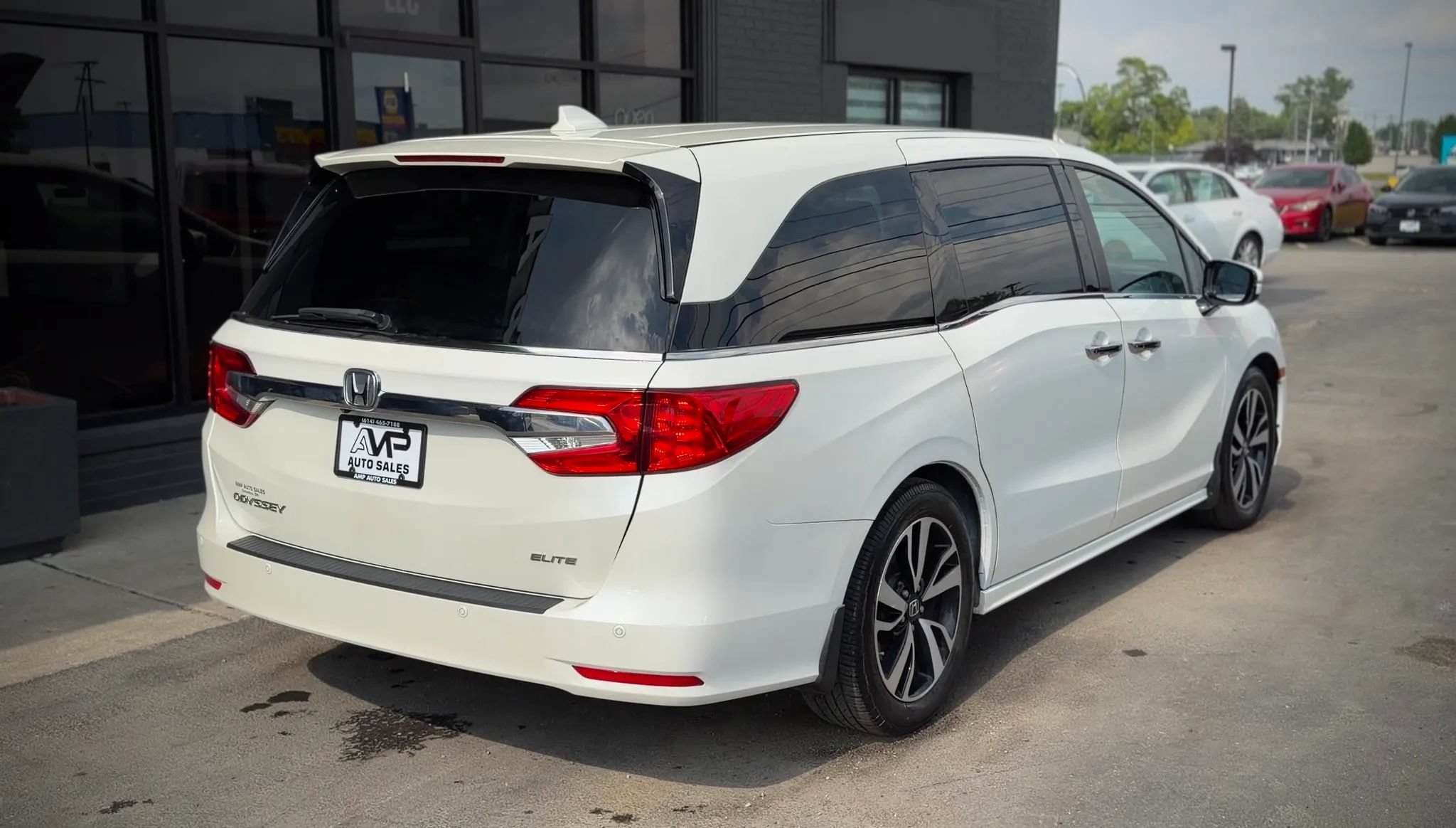 Used 2018 Honda Odyssey Elite image 2