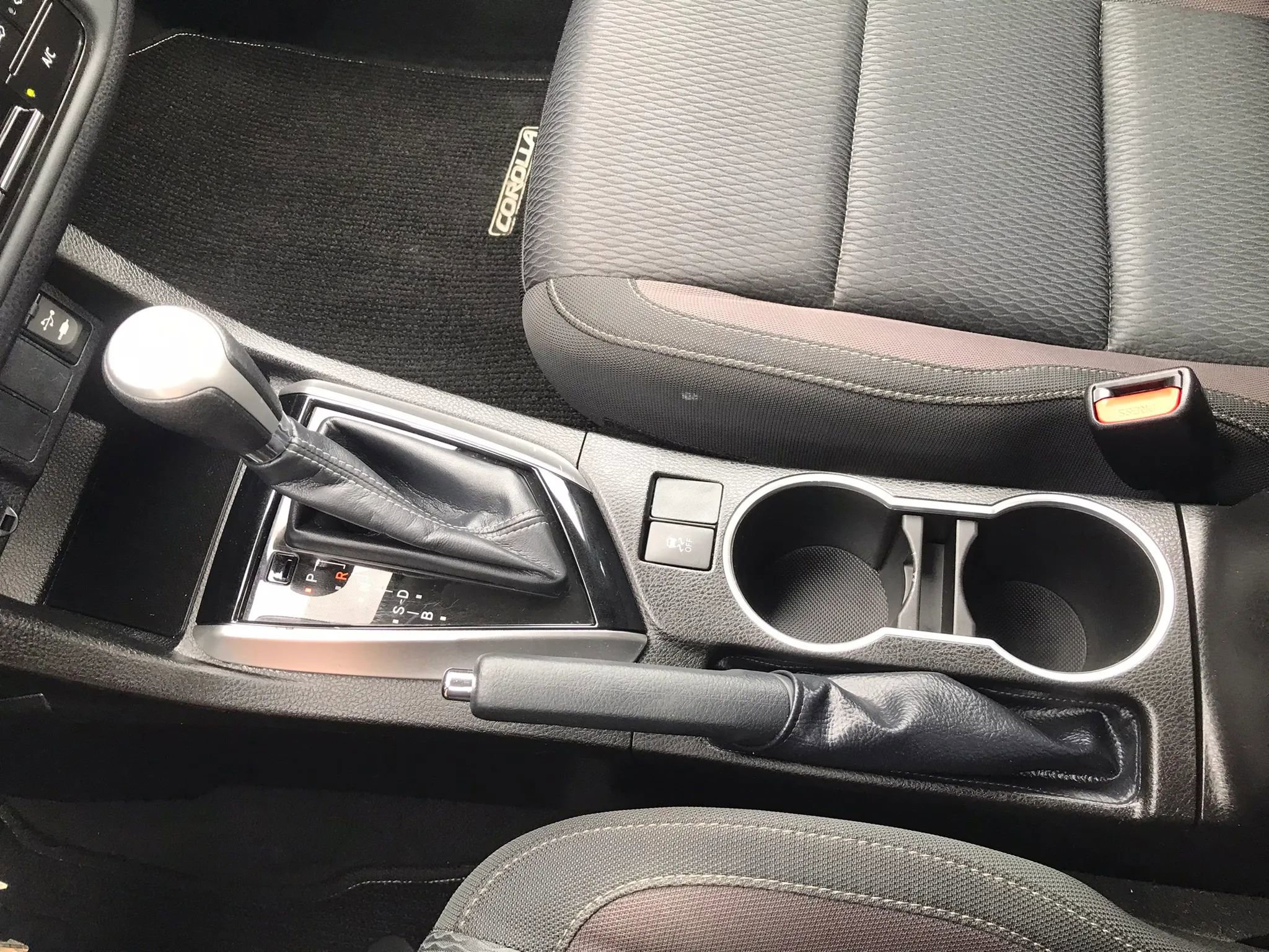 Used 2018 Toyota Corolla LE image 25
