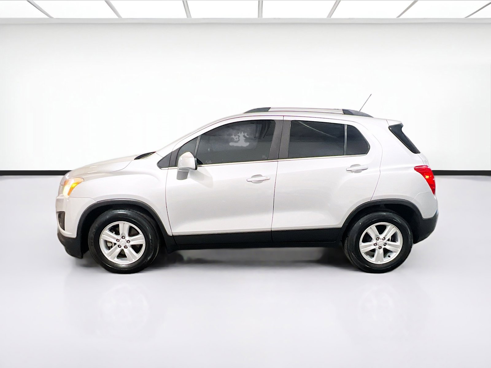 Used 2016 Chevrolet Trax LT w/ LT Sun and Sound Package FWD image 23