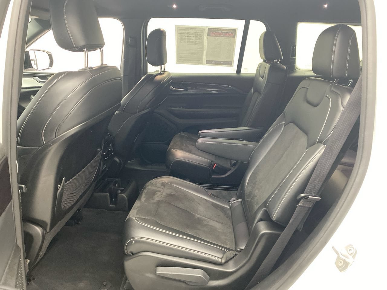 Used 2023 Jeep Grand Cherokee L Laredo AWD/4WD image 22