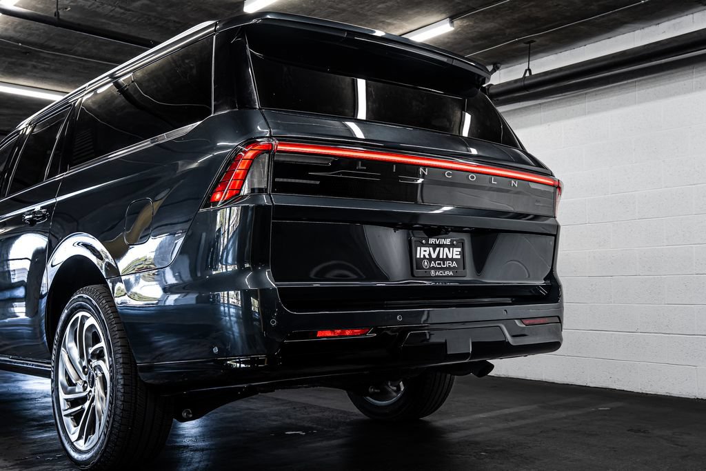 Used 2025 Lincoln Navigator L Reserve AWD/4WD image 16