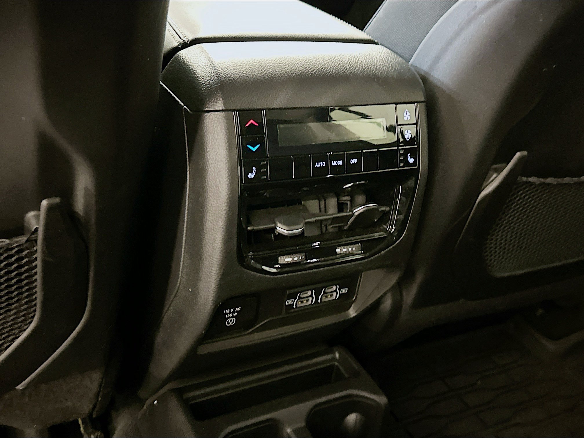 Used 2023 Jeep Grand Cherokee L Limited AWD/4WD image 28