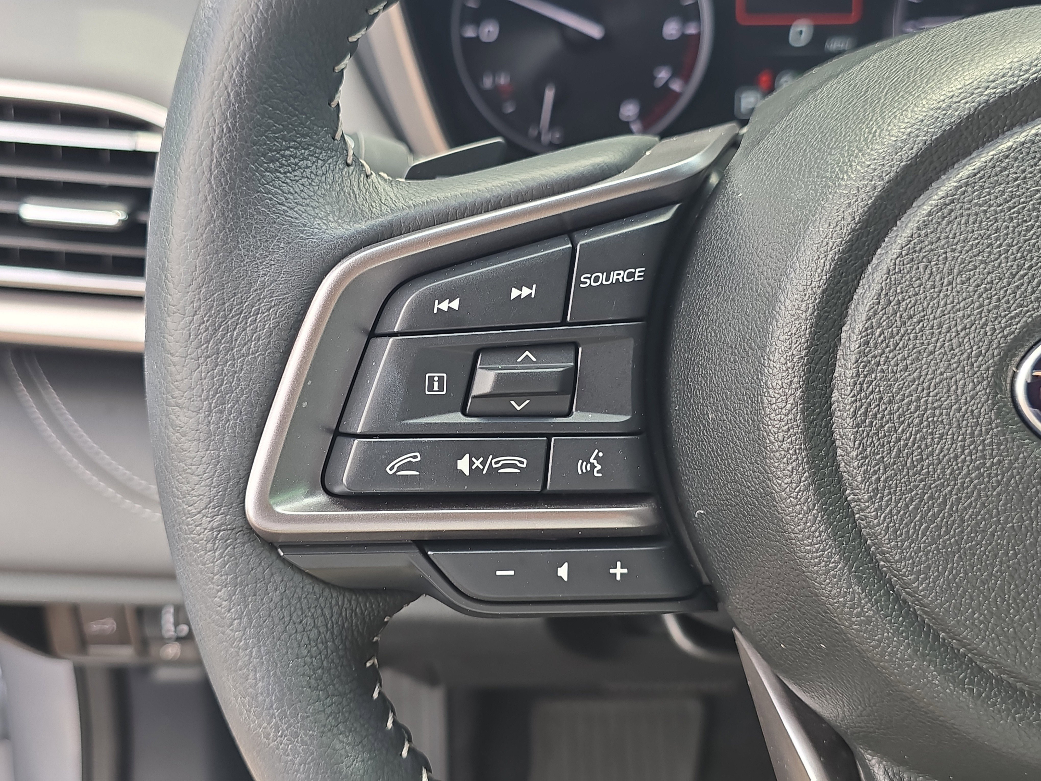 Used 2025 Subaru Outback Limited w/ Tech Package 3 image 32