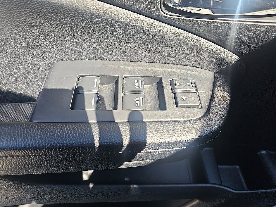 Used 2017 Honda Pilot EX-L image 12