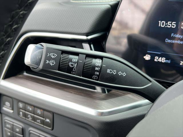 Used 2025 Chevrolet Suburban Premier image 27