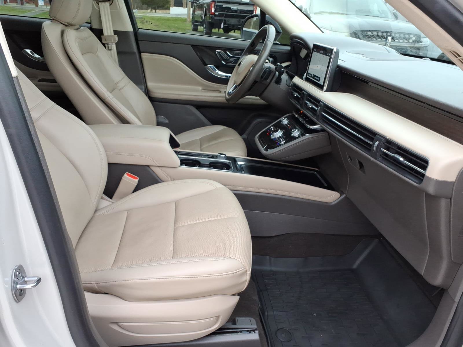 Used 2022 Lincoln Corsair Reserve w/ Equipment Group 201A image 8