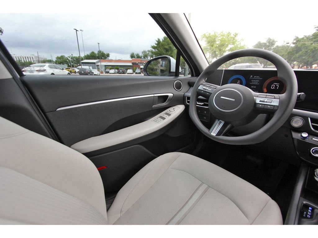 Certified 2025 Hyundai Sonata SE FWD image 9